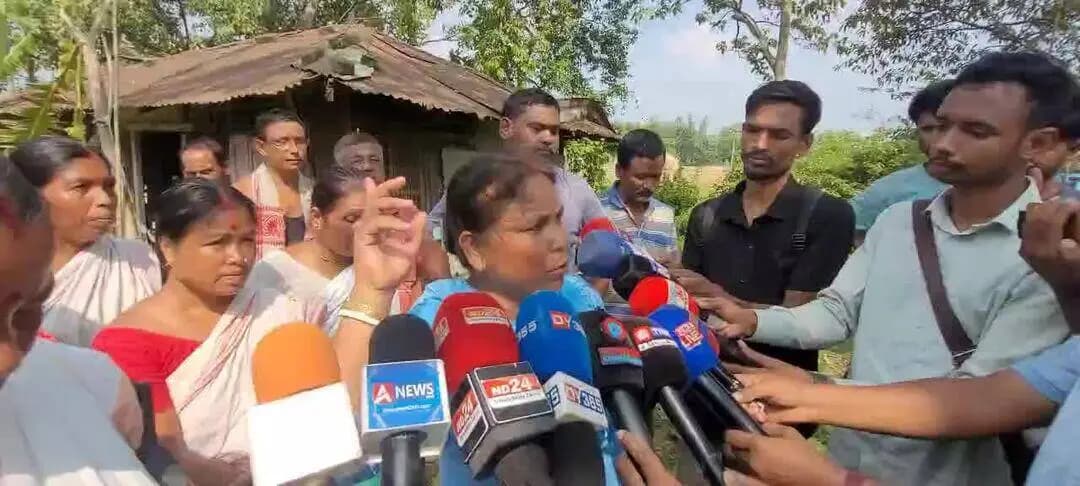 বিলাসীপাৰা ভাগ: বিলাসীপাৰাৰ জমদুৱাৰ গাঁৱত অৱস্থিত কালি মন্দিৰত মা কালি মূৰ্তি দুৰ্বৃত্তৰ অগ্নিসংযোগ সন্দৰ্ভত স্থানীয় ৰাইজৰ প্ৰতিক্ৰিয়া