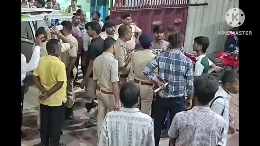बक्सर: बक्सर में ऑपरेशन के बाद शिक्षक की मौत, परिजनों ने डॉक्टरों पर पिकनिक जैसे व्यवहार का आरोप लगाया
