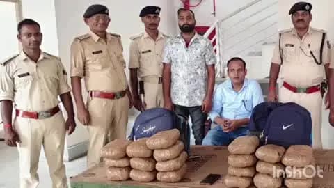 अधौरा: करर के पास अधौरा थाना पुलिस ने सवारी बस से 22.50 किलोग्राम गांजा बरामद कर दो तस्करों को किया गिरफ्तार