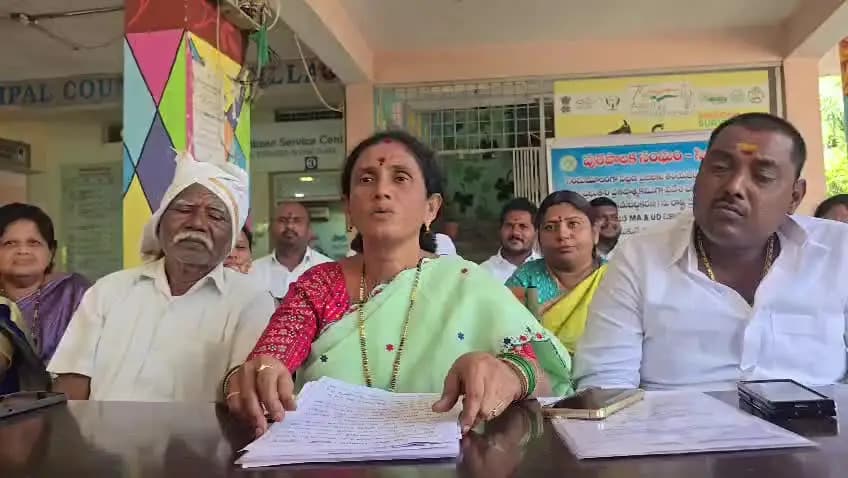 సిరిసిల్ల: సిరిసిల్లలో మాట్లాడిన మున్సిపల్ చైర్పర్సన్ జిందం కళాచక్రపాణి