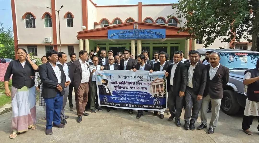 বারাবনী: বারুইপুরে আইনজীবীর ওপর হামলায় আসানসোলে লাখো আইনজীবীর বিক্ষোভ ও গ্রেপ্তার দাবী