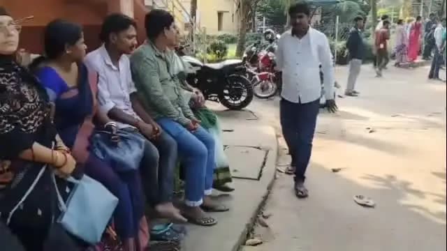 খানাকুল ১: পঞ্চায়েতে আসছেন না প্রধান-উপপ্রধান,অনাস্থার দাবিতে BDO অফিসে লিখিত দিলেন আরাণ্ডী-২ GP'র সদস্যরা