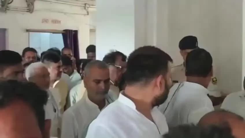 जगदीशपुर: यादव समाज पर कथित अभद्र टिप्पणी को लेकर जगदीशपुर थाने में किया गया आवेदन