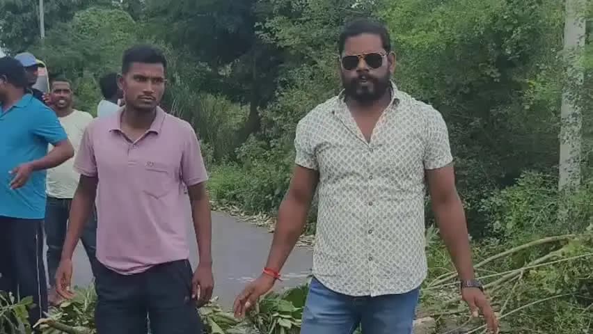 बेल्थरा रोड: सेमरी में बिजली संकट के खिलाफ चक्का जाम, 48 घंटे से आपूर्ति ठप होने पर भड़का आक्रोश