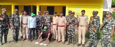 ठाकुरगंज: गलगलिया में भारत-नेपाल सीमा पर SSB ने की कार्रवाई, 455 ग्राम ब्राउन शुगर और पिस्तौल के साथ पिता-पुत्र गिरफ्तार