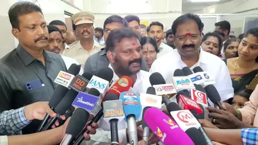 காஞ்சிபுரம்: காஞ்சிபுரத்தில் வெளிநாடு தமிழர் நலத்துறை அமைச்சர் தென்னரசு பத்திரிக்கையாளர் சந்திப்பு