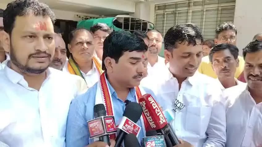 परभणी: जिल्ह्यातील शेतकऱ्यांना सरसगट मदत करा यासह विविध मागण्या जिल्हाधिकाऱ्यांकडे करण्यात आले