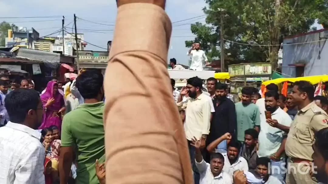 अरनोद: सालमगढ़ थाना क्षेत्र से नाबालिग को ले जाने के मामले में थाने के बाहर हुआ प्रदर्शन