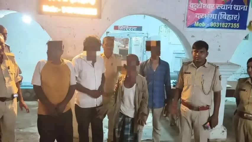 कुशेश्वर स्थान पूर्बी: कुशेश्वरस्थान पुलिस ने रविवार देर शाम अलग-अलग गांवों में छापेमारी कर 4 नशेड़ियों को किया गिरफ्तार