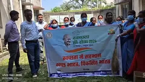 कुकड़ू: कुकड़ू में स्वच्छता ही सेवा अभियान पर हुई बैठक, प्रखंड कर्मियों ने चलाया साफ-सफाई अभियान