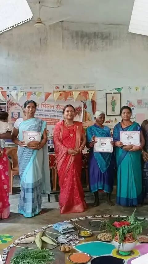सेवा संकल्प अभियान
268 आंगनबाड़ी केंद्रों में आंगन मिलन सेवा कार्यक्रम का आयोजन, पोषण से लेकर पर्यावरण संरक्षण तक दिया संदेश
आंगन मिलन सेवा चौपाल, पौष्टिक थाली एवं व्यंजन प्रतियोगिता के साथ मुनगा और अन्य पौधों का किया गया रोपण
आंगनबाड़ी कार्यकर्ताओं-सहायिकाओं सहित महतारी वंदन एवं प्रधानमंत्री मातृ वंदना योजना के हितग्राहियों का हुआ सम्मान
#AanganMilanSeva #सेवा_संकल्प_अभियान #SevaSankalpAbhiyan #SevaSankalp #JanSeva
@chhattisgarhcmo @dpr.chhattisgarh @wcd_cg