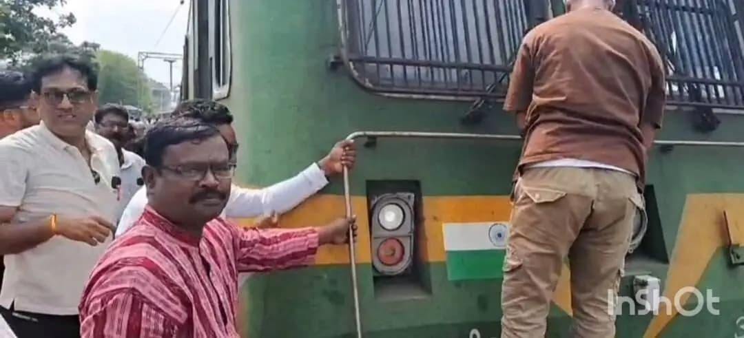 କଳାହାଣ୍ଡି: ନର୍ଲାରୋଡ ଷ୍ଟେସନରେ ରହିଲା ବିଳାସପୁର-ତିରୁପତି ଏକ୍ସପ୍ରେସ, ଖୁସିରେ ଅଞ୍ଚଳବାସୀ