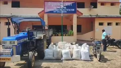 ମାଲକାନଗିରି: ଚିତ୍ରକୋଣ୍ଡା ପୋଲିସକୁ ବଡ଼ ସଫଳତା: ଟ୍ରାକ୍ଟରରୁ ୨୭ ଲକ୍ଷ ଟଙ୍କାର ୫୫୦ କେଜି ଗଞ୍ଜେଇ ଜବତ, ୨ ଗିରଫ