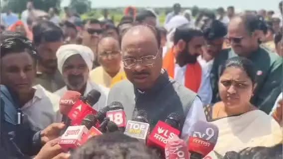 हिंगोली: दुष्काळाच्या पार्श्वभूमीवर सरकारचा मोठा निर्णयः 11 विभागांतील अधिकारी-कर्मचाऱ्यांच्या सुट्या रद्द, बावनकुळे