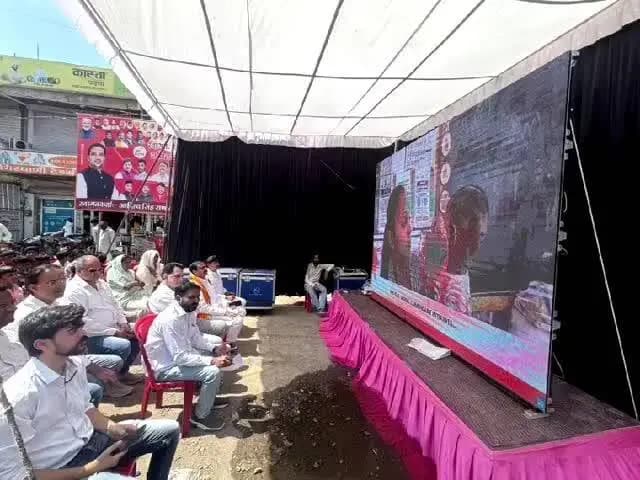 बड़नगर: विधायक जितेंद्र पांड्या ने भाजपा कार्यकर्ताओं संग सुना प्रधानमंत्री मोदी का 'मन की बात' कार्यक्रम