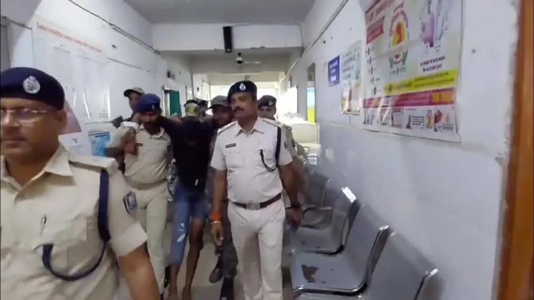 जमुई: पुलिस की गोली से घायल नंदन यादव को पोक्सो की विशेष अदालत में पेश किया गया, 14 दिनों की न्यायिक हिरासत में भेजा गया जेल