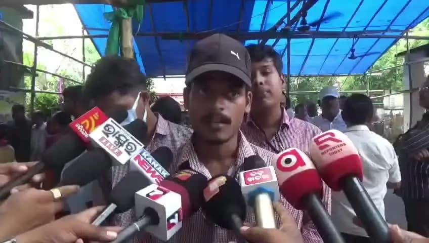 ଉଦଳା: ଉଦଳା ଲୁଇପା ଡିଗ୍ରୀ କଲେଜର ଯୁକ୍ତ ୩ ତୃତୀୟ ବର୍ଷ ଛାତ୍ରଛାତ୍ରୀଙ୍କ ଫର୍ମଫିଲପ ବାବଦରେ ଅଧିକ ଟଙ୍କା ନିଆଯାଉଥିବା ନେଇ ଅଭିଯୋଗ କରି ଦେଲେ ମତ