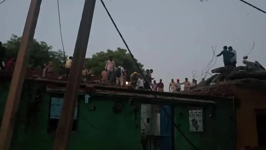 फतेहपुर: मलवा में गैस सिलेंडर धमाके में चार लोगों की मौत, तीन घायल, एक की हालत नाजुक, अस्पताल में भर्ती, DM और SP मौके पर मौजूद