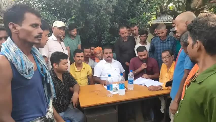 सिकटी: सिकटी-बरदाहा पंचायत भवन में प्रधानमंत्री आवास योजना को लेकर ग्राम सभा का आयोजन, अहम खबर जानें
