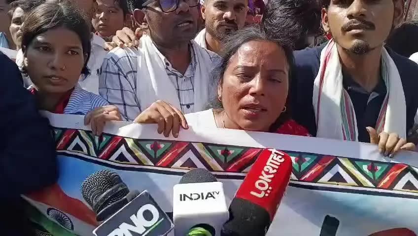 नाशिक: सेंट्रल किचन बंद झाले पाहिजे यासह अन्य मागण्यांसाठी आम्ही मुंबईच्या दिशेने कुछ करत आहोत आदिवासी आंदोलक यांची प्रसिद्धी म
