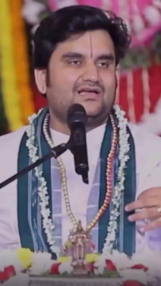 मुख्यमंत्री श्री विष्णु देव साय से सीएम निवास में हुई भेंट के दौरान मुख्यमंत्री जी की सरलता और सहजता ने सुप्रसिद्ध कथावाचक पूज्य श्री इंद्रेश जी महाराज का मन भी छू लिया। सुनिए क्या कहा उन्होंने…
#IndreshJiMaharaj #Chhattisgarh #VishnuDeoSai #Sushasansarkar #ViksitChhattisgarh
