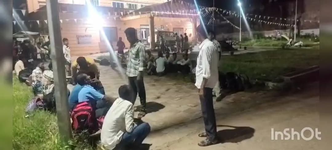 କଳାହାଣ୍ଡି: କେସିଙ୍ଗାରୁ 36 ଦାଦନ ଶ୍ରମିକ ଉଦ୍ଧାର: ପୁଷ୍ପାଞ୍ଜଳି ବସ ଜବତ, ଦଲାଲ ଅଟକ