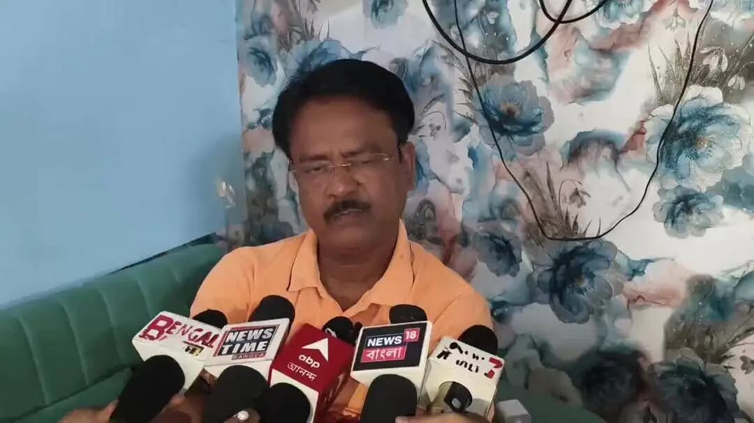 বাগদা: বাগদার প্রাক্তন বিধায়ক বিশ্বজিৎ দাস গ্রেপ্তার নিয়ে এবার মুখ খুললেন খাদ্যমন্ত্রী অশোক কীর্তনীয়া