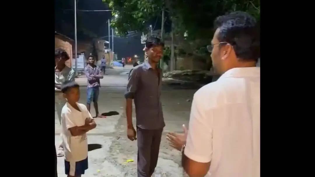 नवागढ़: नगर पंचायत शिवरीनारायण के वार्ड 15 के पार्षद अंकुर गोयल ने महानदी के बाढ़ से प्रभावित लोगों से की मुलाकात