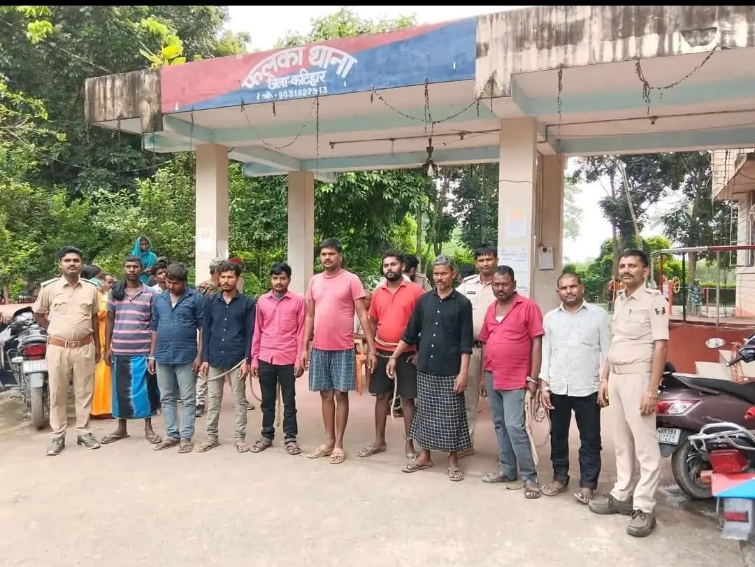 फलका: कटिहार में फलका पुलिस ने सात स्थानों से नौ शराबियों को किया गिरफ्तार