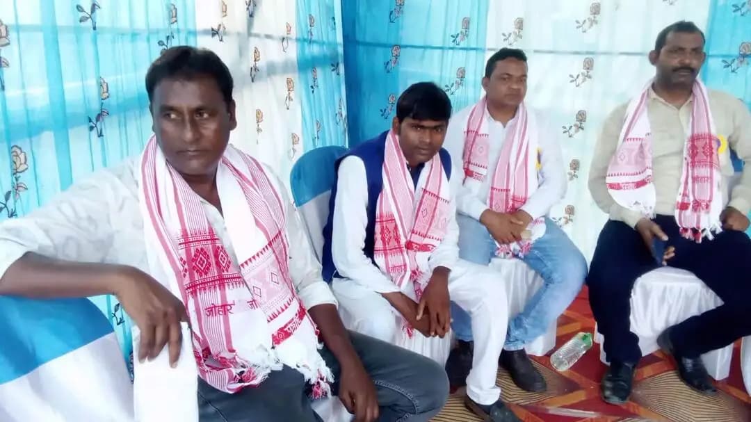 *छोटका चुम्बा में करमा मिलन समारोह का आयोजन मुख्य अतिथि आदिवासी जन परिषद के केंद्रीय अध्यक्ष श्री प्रेम शाही मुंडा जी*