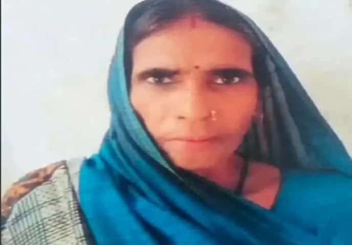 तिलहर: फिरोजपुर स्थित गुमटी के पास ट्रेन की चपेट में आने से एक महिला की मौत, दूसरी गंभीर घायल, 15 बकरियां भी कटीं