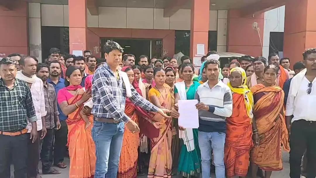 कोंडागांव: अनंतपुर के सरपंच को हटाने की मांग, पेड़ों की कटाई और पंचायत कार्यों में मनमानी का आरोप, ग्रामीणों ने ज्ञापन सौंपा