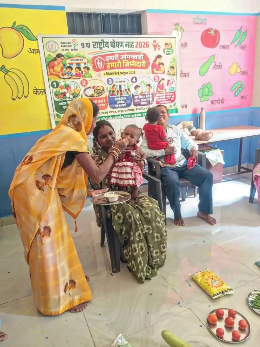 सेवा संकल्प अभियान के अंतर्गत ग्राम बारुका के आंगनबाड़ी केंद्र में 9वें राष्ट्रीय पोषण माह का आयोजन किया गया।
कार्यक्रम में महिलाओं को स्वस्थ जीवनशैली, संतुलित एवं पौष्टिक आहार तथा गर्भवती माताओं को शिशु के उचित पालन-पोषण एवं देखभाल संबंधी महत्वपूर्ण जानकारी दी गई। इस अवसर पर आकर्षक एवं पौष्टिक आहार की सजावट के साथ अन्नप्राशन संस्कार भी संपन्न कराया गया।
#सेवा_संकल्प_अभियान #vishnudeosai #आंगन_का_उत्सव #WCD #gariyaband
