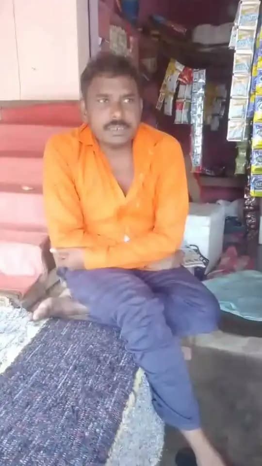 ग्राम दुर्गानगर तहसील बल्देवगढ़ निवासी श्री महेश कुमार लोधी #प्रधानमंत्री_आयुष्मान_भारत_योजना का लाभ मिलने पर माननीय प्रधानमंत्री जी का धन्यवाद व्यक्त कर रहे हैं।
#SevaSankalpAbhiyan
#सेवा_संकल्प_अभियान
#JansamparkMP
#Jansamparktikamgarh
#tikamgarh
#PMKisanSammanNidhi