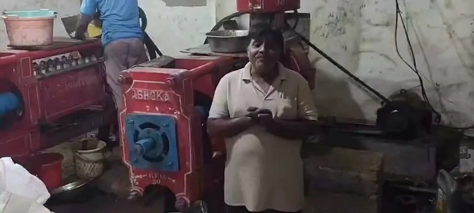 PMFME योजना से बदली तेल मिल की तस्वीर
-
प्रधानमंत्री नरेंद्र मोदी जी के मार्गदर्शन और इस शानदार योजना की मदद से हमारे व्यवसाय को एक नई उन्नति और गति मिली है। तेल मिल के आधुनिकीकरण और वित्तीय सहायता से हमें जो लाभ हुआ है, उसके लिए हम दिल से आभारी हैं: श्री जगतराम साहू
#SevaSankalpAbhiyan
#सेवा_संकल्प_अभियान
#JansamparkMP
#Jansamparktikamgarh
#tikamgarh