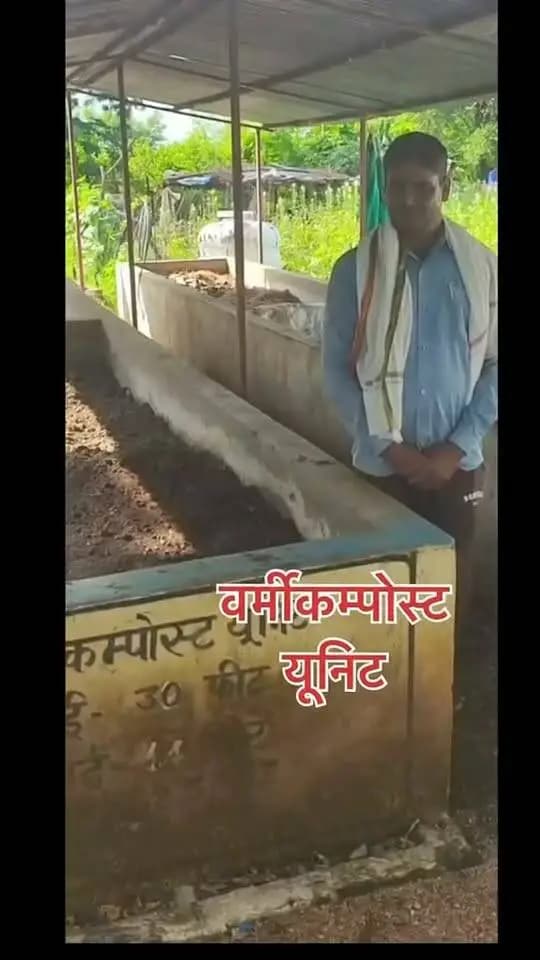 "जैविक खेती की ओर एक नया कदम, वर्मीकम्पोस्ट यूनिट से मिली शानदार सफलता
-
प्रधानमंत्री सूक्ष्म खाद्य उद्योग उन्नयन योजना (PMFME) और एकीकृत बागवानी विकास मिशन के तहत स्थापित इस वर्मीकम्पोस्ट यूनिट से अब रासायनिक खादों से छुटकारा मिल गया है। इससे हमारी बागवानी और सब्जियों की खेती को जैविक और शुद्ध खाद मिल रही है।
इस बेहतरीन योजना के माध्यम से किसानों को आत्मनिर्भर बनाने और कृषि को बढ़ावा देने के लिए हम आदरणीय प्रधानमंत्री श्री नरेंद्र मोदी जी का दिल से आभार व्यत करते हैं।
#SevaSankalpAbhiyan
#JansamparkMP
#Jansamparktikamgarh
#tikamgarh