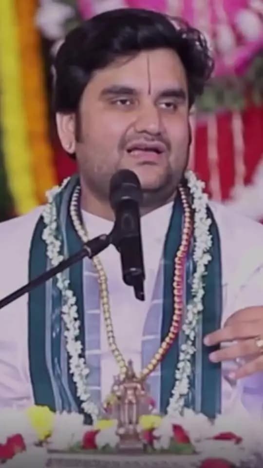 मुख्यमंत्री श्री विष्णु देव साय से सीएम निवास में हुई भेंट के दौरान मुख्यमंत्री जी की सरलता और सहजता ने सुप्रसिद्ध कथावाचक पूज्य श्री इंद्रेश जी महाराज का मन भी छू लिया। सुनिए क्या कहा उन्होंने…
#IndreshJiMaharaj #Chhattisgarh #VishnuDeoSai #Sushasansarkar #ViksitChhattisgarh