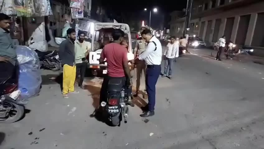 कासगंज: कासगंज में मोडिफाइड साइलेंसर पर यातायात पुलिस ने कसा शिकंजा, 5 बुलेट बाइक पर की कार्रवाई