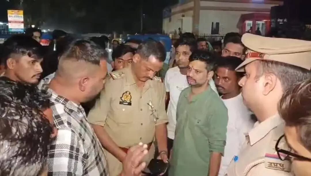 कानपुर: स्टेशन से नाबालिग लड़की को ले जा रहे 5 युवकों को पकड़ा गया, 'लव जिहाद' का आरोप लगाकर पुलिस को सौंपा