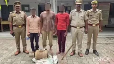 डिबाई: 03 शातिर चोर गिरफ्तार, कब्जे से बरामद हुए चोरी किए गए 01 मोटर, 01 फावड़ा, 01 लोहे का सब्बल और घटना में प्रयुक्त साइकिल