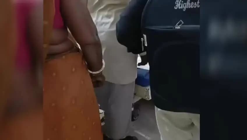 पलासी: पलासी में करंट लगने से सांसें थमीं, पीएचसी पहुंचते ही मिली मौत की खबर