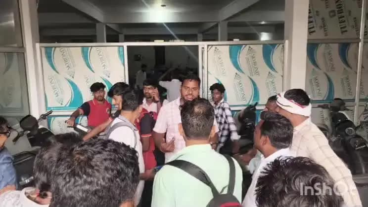 रायबरेली: जिले में ओला EV स्कूटी के नाम पर ग्राहकों से धोखा, बरगद चौराहा सर्विस सेंटर पर हंगामा