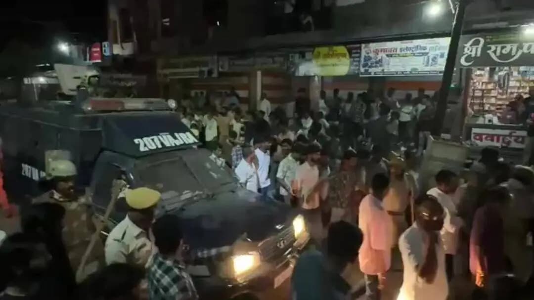 अरनोद: देर रात दलोट में आरोपी का जुलूस निकला, प्रदर्शन के बाद मामला शांत हुआ; पुलिस का भारी जाब्ता तैनात