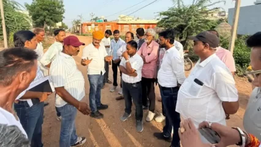 नैनवां: सभापति शर्मा ने कृष्ण नगर में नाला और सड़क निर्माण का किया निरीक्षण