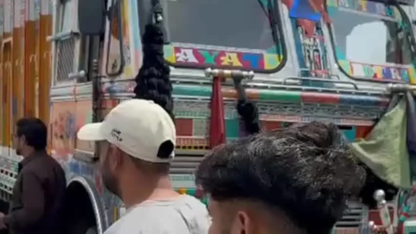 हिण्डोली: बूंदी टनल के पास गढ़ों में गिरकर ट्रक की चपेट में आने से बाइक सवार महिला की हुई मौत