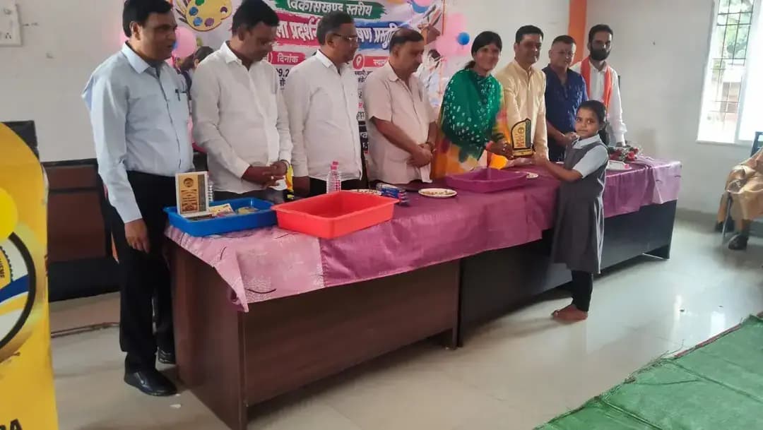 सेवा संकल्प अभियान
विकासखंड पेंड्रा में आयोजित चित्रकला प्रदर्शनी एवं भाषण प्रस्तुतिकरण कार्यक्रम में प्रतिभागियों ने अपनी रचनात्मकता, प्रतिभा एवं विचारों का सुंदर प्रदर्शन किया।
#मेरेसपनोंकाभारत #MereSapnoKaBharat
#सेवा_संकल्प_अभियान #सेवा_की_कहानी #SevaSankalpAbhiyan