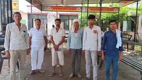 सरीला: इछौरा गांव में सर्प दंश से 34 वर्षीय महिला की मौत, परिजनों का कहना- खेत में तिल की फसल काटते समय जहरीले सांप ने काटा