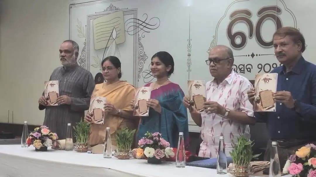 କଟକ ପୌରାଞ୍ଚଳ: ରେଭେନ୍ସା ବିଶ୍ୱବିଦ୍ୟାଳୟରେ ଚିଠି ପୁସ୍ତକ ଉନ୍ମୋଚିତ