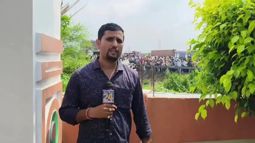 कुदरा: छात्रा की मौत के 2 घंटे बाद आक्रोशित लोगों ने जाम छोड़ा, पुलिस की मौजूदगी में 20 हजार अनुदान व ट्रक जब्त