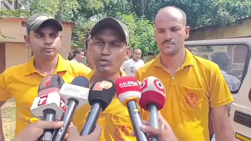 ଭଦ୍ରକ ଗ୍ରାମାଞ୍ଚଳ: ମୁକୁଳା ଡ୍ରେନ୍ ନେଲା ଜୀଵନ । କେନାଲ ଡିଭିଜନ ଅଫିସ ଭିତର ଡ୍ରେନ୍ ରେ ପଡି ଯୁବକ ମୃତ, ପ୍ରତିକ୍ରିୟା ରଖିଲେ ଦମକଳ ବାହିନି